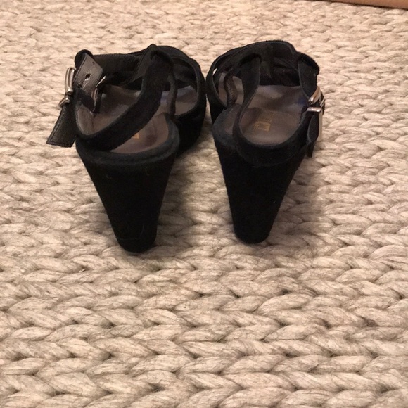 Shoes - Picture 3 of 4